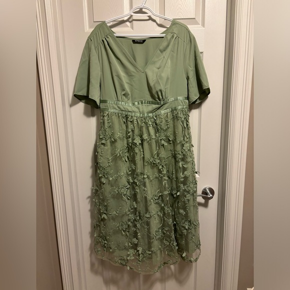 🎉Host Pick🎉 Bloomchic - Floral Mesh Dress - Picture 3 of 9